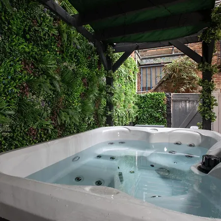 The Clifton Townhouse, 5bed With Hot Tub, King Bed בית נופש סקארבורו