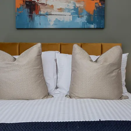 בית נופש The Clifton Townhouse, 5bed With Hot Tub, King Bed