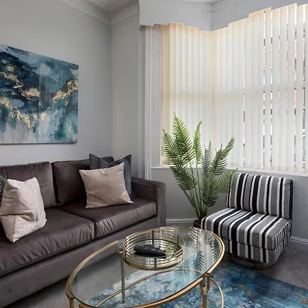 The Clifton Townhouse, 5bed With Hot Tub, King Bed סקארבורו