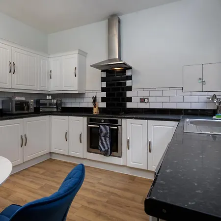 The Clifton Townhouse, 5bed With Hot Tub, King Bed סקארבורו
