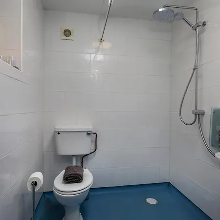 The Clifton Townhouse, 5bed With Hot Tub, King Bed בית נופש סקארבורו