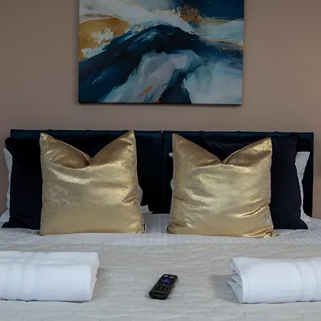 בית נופש The Clifton Townhouse, 5bed With Hot Tub, King Bed
