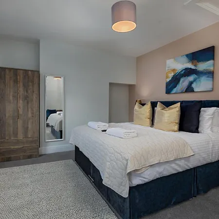 The Clifton Townhouse, 5bed With Hot Tub, King Bed סקארבורו