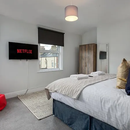 Дом отдыха The Clifton Townhouse, 5bed With Hot Tub, King Bed Скарборо