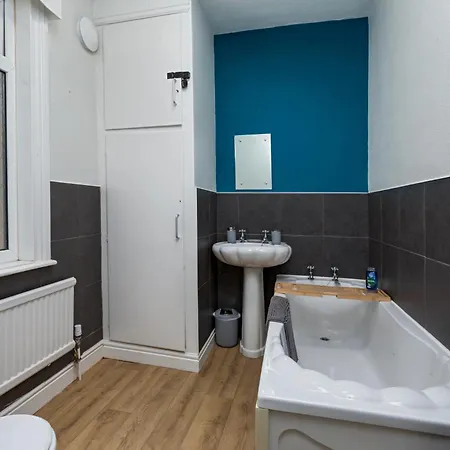 The Clifton Townhouse, 5bed With Hot Tub, King Bed סקארבורו