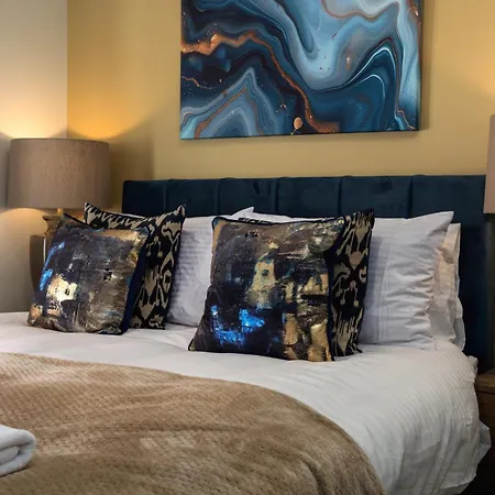 The Clifton Townhouse, 5bed With Hot Tub, King Bed בית נופש *