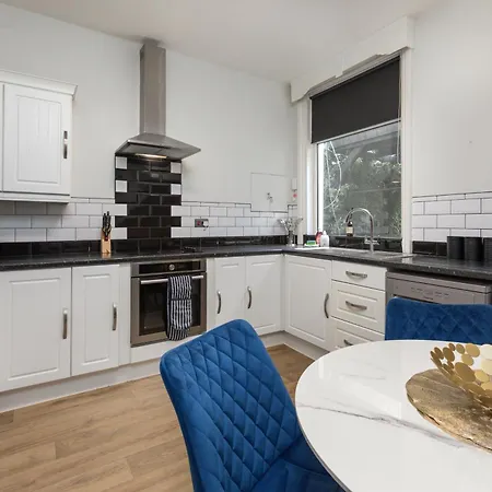 The Clifton Townhouse, 5bed With Hot Tub, King Bed * Скарборо
