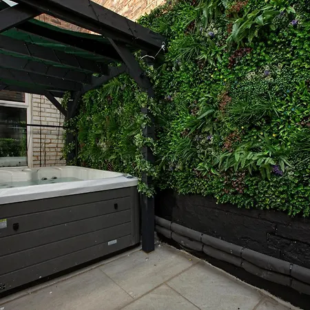 Дом отдыха The Clifton Townhouse, 5bed With Hot Tub, King Bed